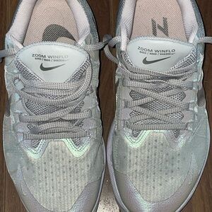 Nike Women's Zoom Winflo Running Shoes - Light Gray with Pink Accents